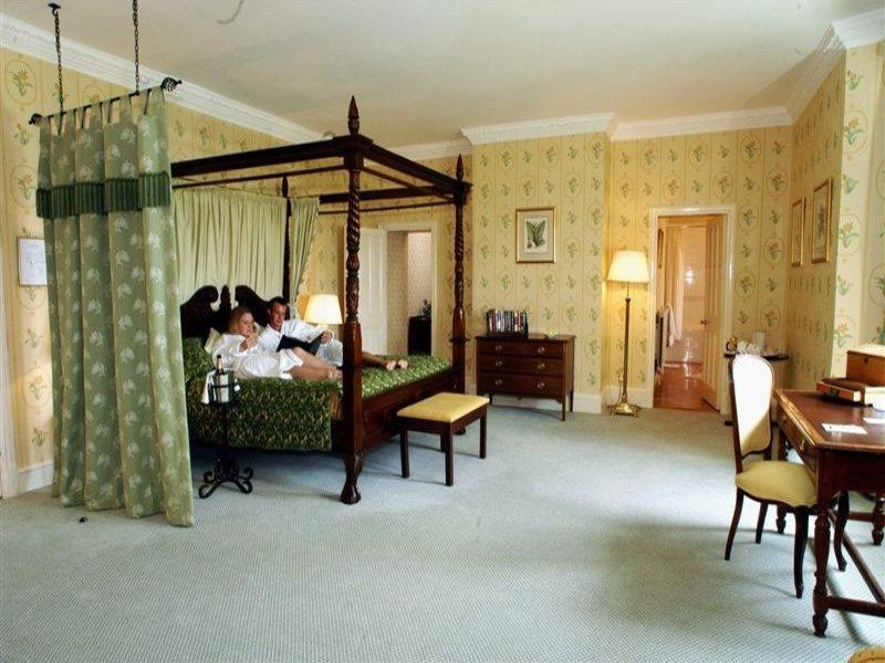 Eastwell Manor, Champneys Hotel & Spa Ashford  Exterior foto